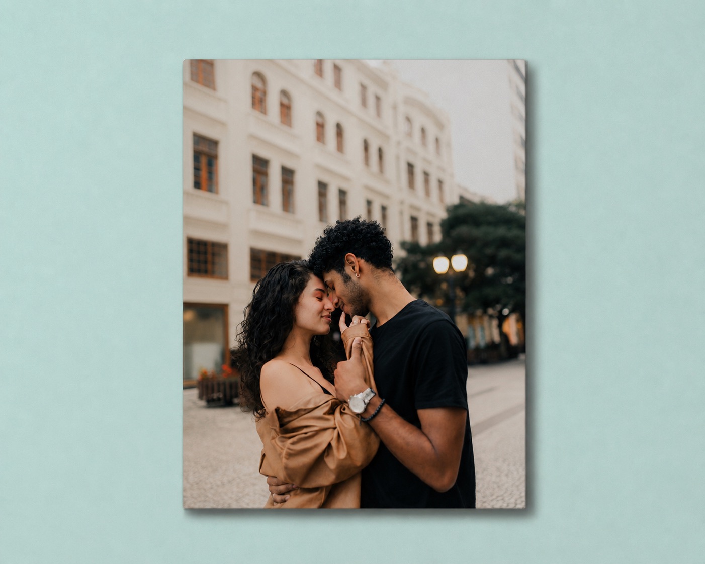 A couple’s photo as a SimplePrints metal print on a living-room wall