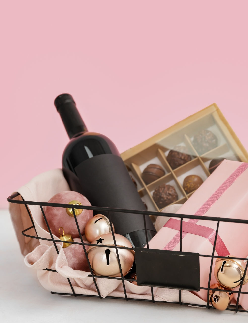 Valentine gift basket with Chocolates