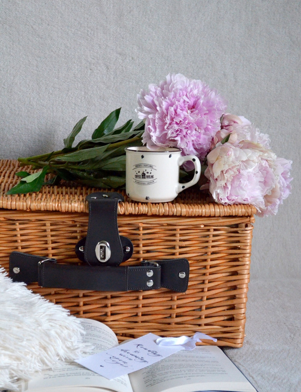 Valentine gift basket for avid readers