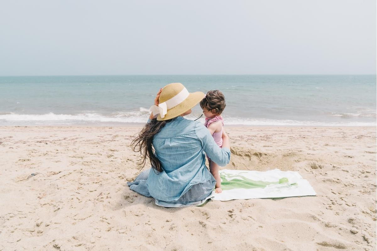List of road trip essentials for toddlers and babies by SimplePrints, for no last minute panics!