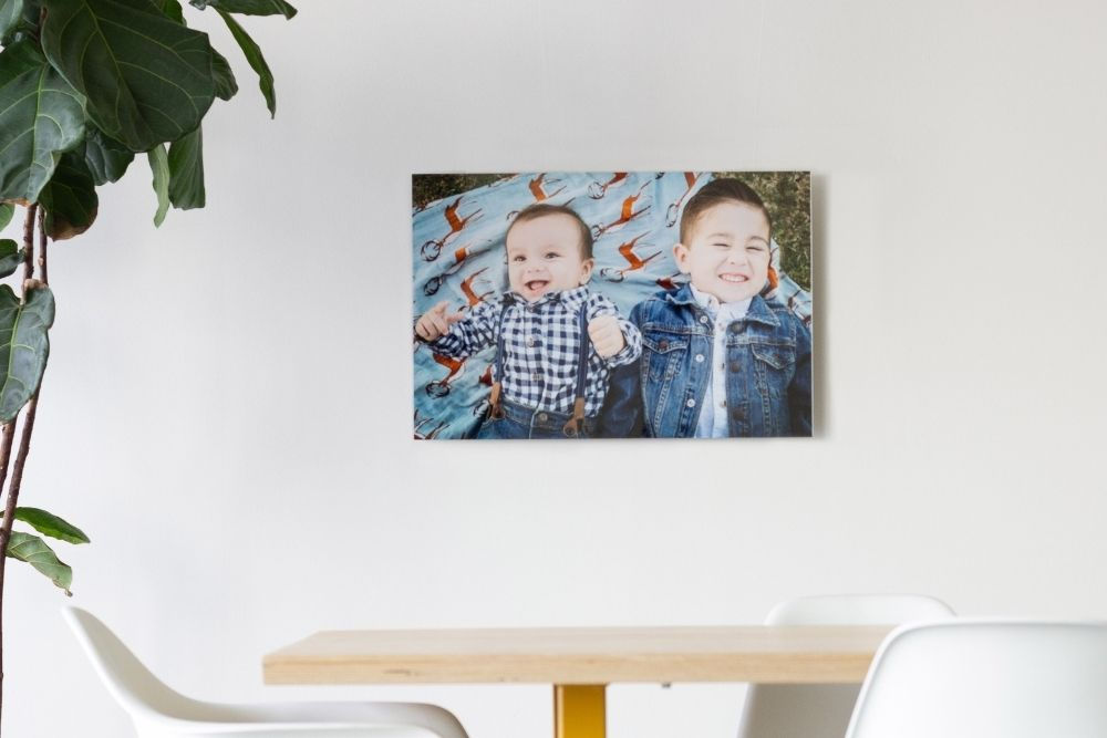 The durable, lightweight, and high-quality metal prints by Simpleprints showcase memories in high-definition color with a glossy finish which makes it perfect gift for Father's day!