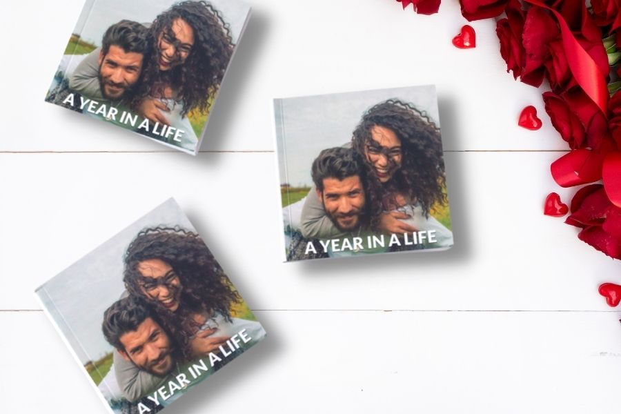 Mini pocket-sized photo books and come in sets of 3. Gift memorable Travel-size photo book with all your friends this Valentine's day.