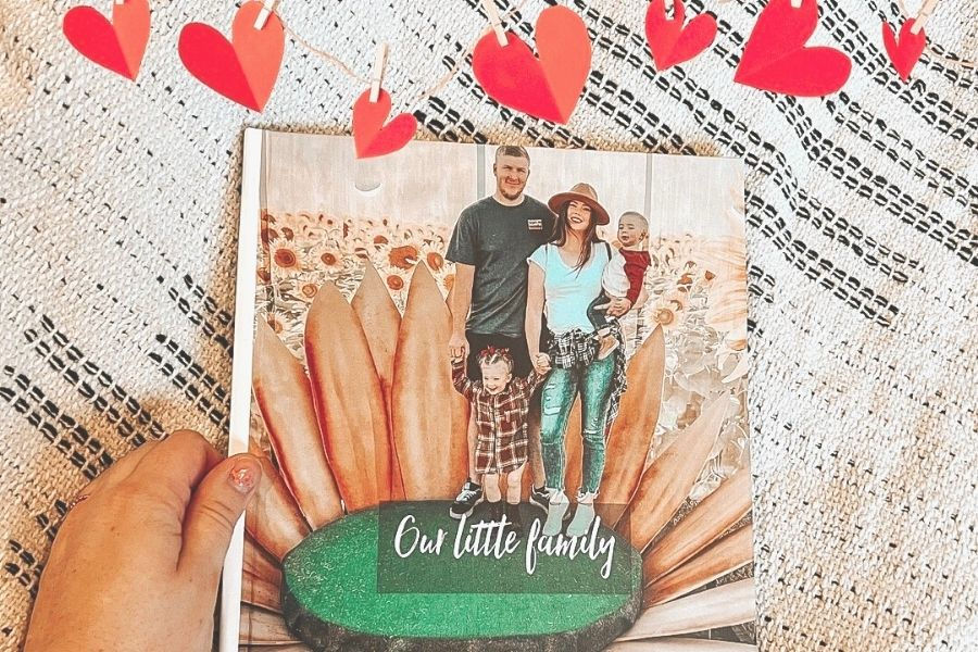 Customized valentine's day photo book by Simpleprints is a good Valentine's Day gift idea. Add your favourite photos and surprise your loved one!